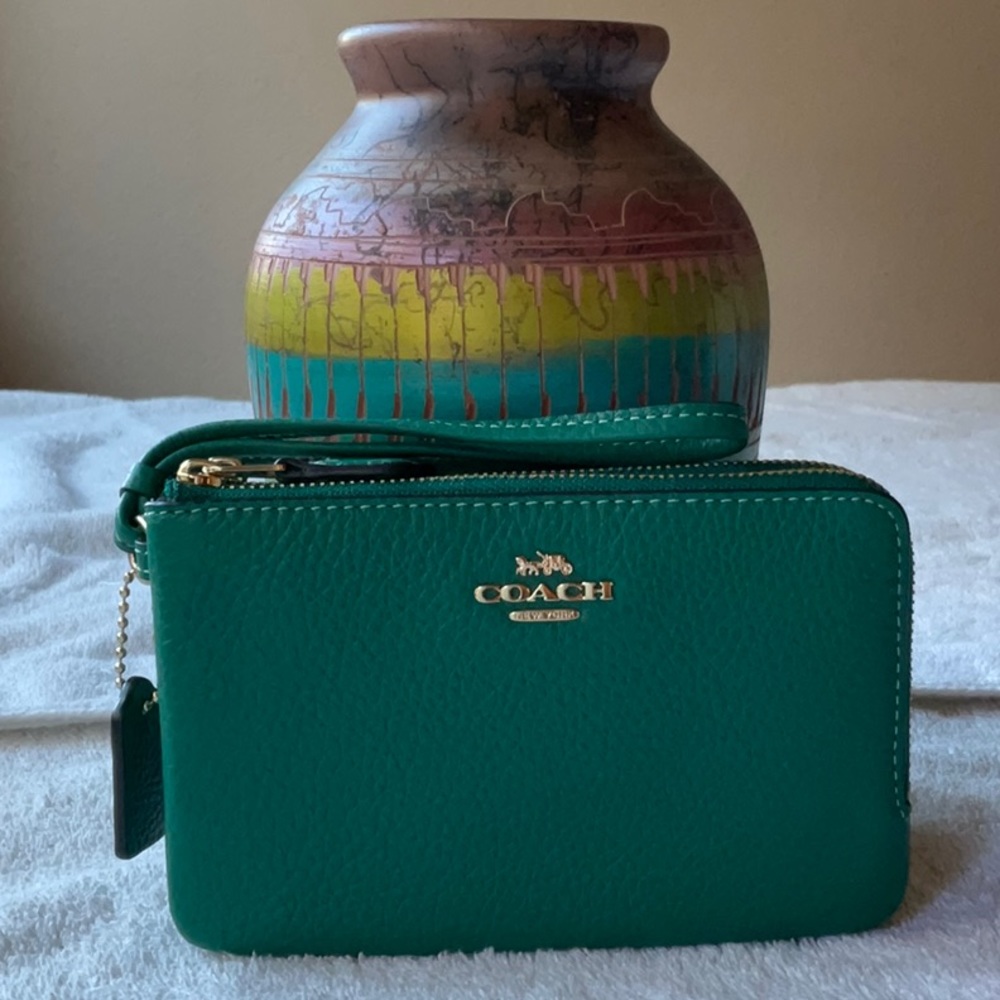 💚 COACH DOUBLE CORNER ZIP WRISTLET 💚 - Picture 5 of 16